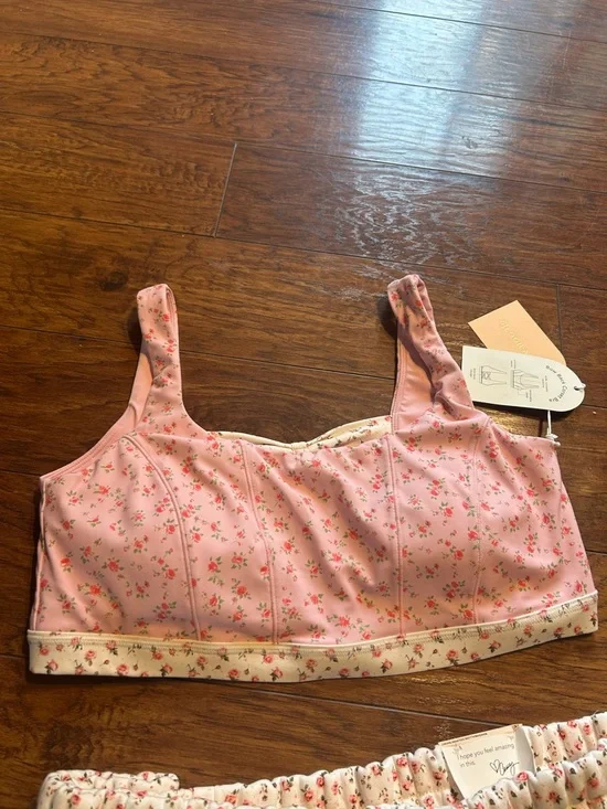 Blogilates bow  back corset bra(1X) and marshmallow dolphin short (2X) set NWT - Picture 6 of 12